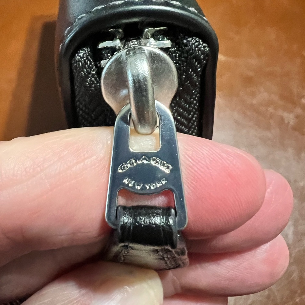 Coach Essential Slim Accordion Zip Wallet in black/silver - Picture 2 of 11